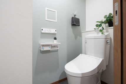 壁面リモコンが使いやすいトイレ