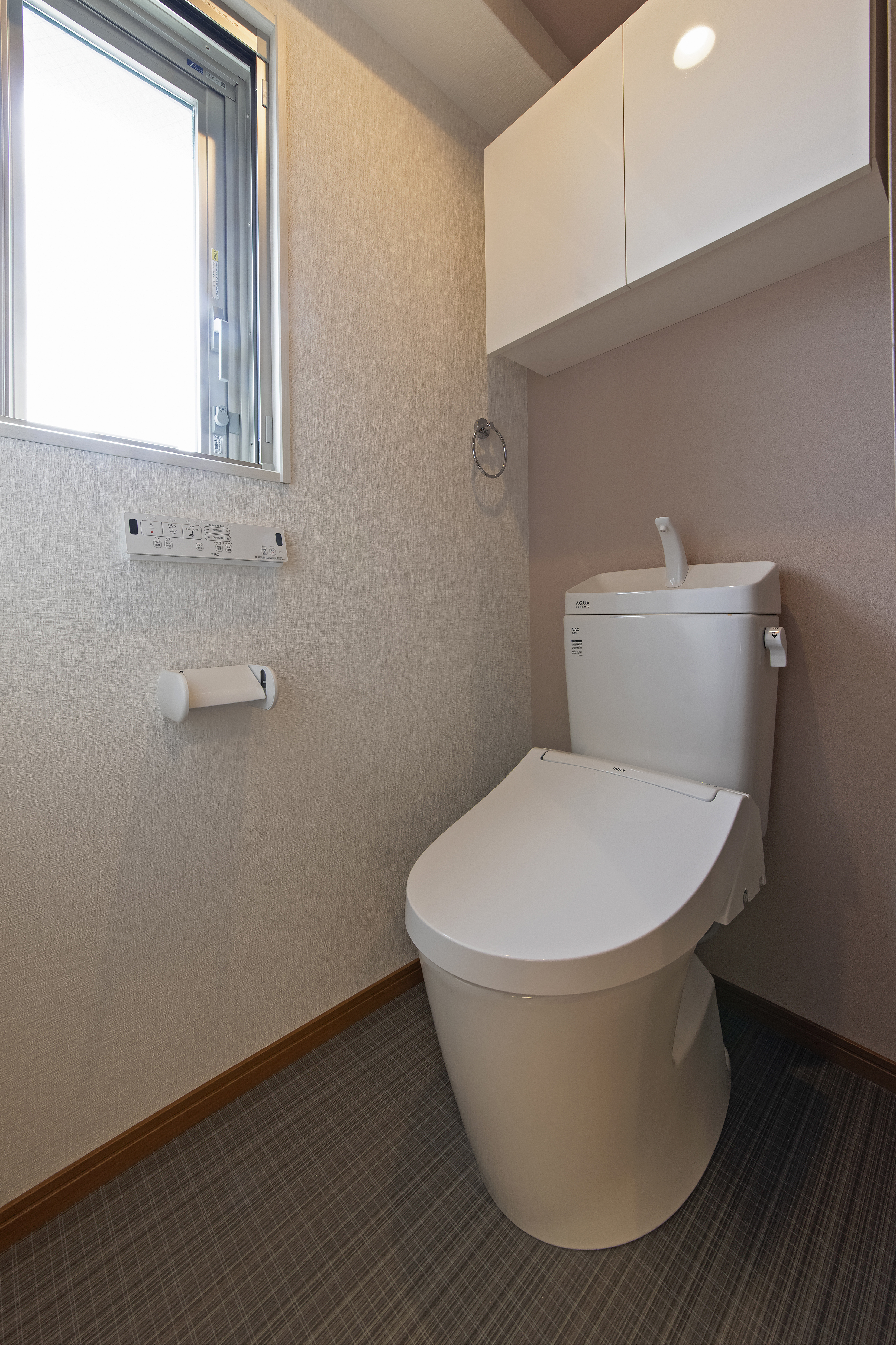 壁面リモコンが使いやすいトイレ